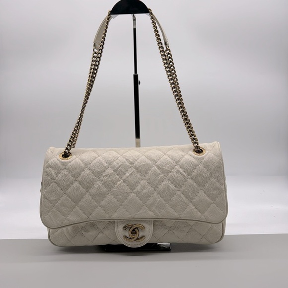 CHANEL Caviar Quilted Jumbo Easy Flap Bag - Picture 1 of 14